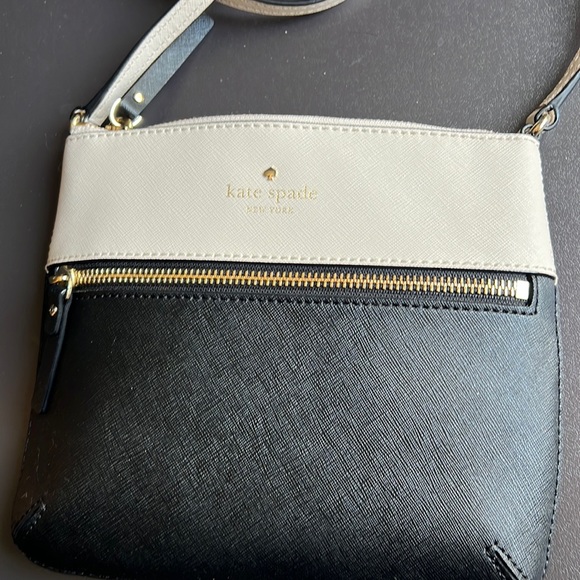 kate spade Bags Euc Kate Spade Off White And Black Crossbody Purse